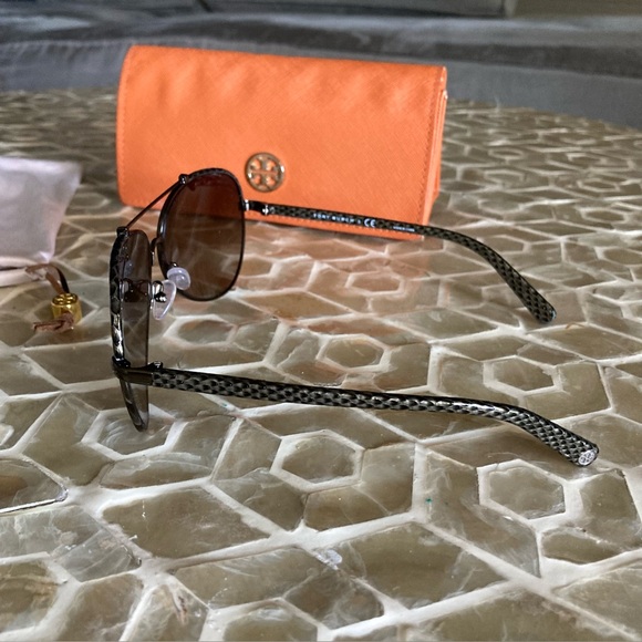Tory Burch TY6021Q Sunglasses 398/8E- Grey Python Frame/Green Gradient Lenses - Picture 5 of 14